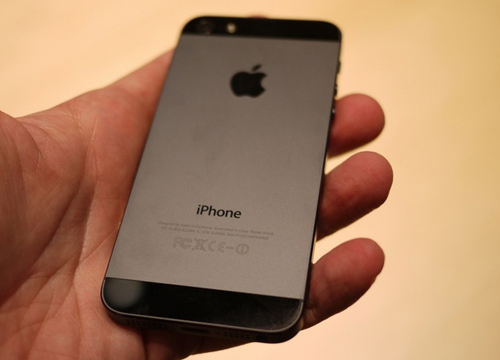 iPhone 5 bản quốc tế giá từ 720 USD