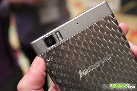 Lenovo K900 bán ra vào ngày 17/4, khoảng 10 triệu đồng