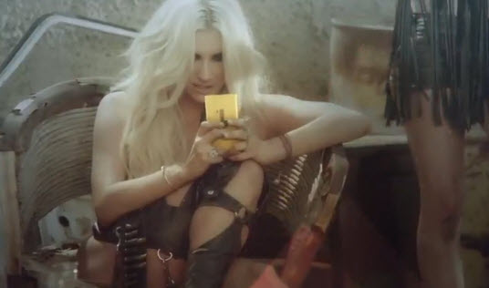 Nữ ca sĩ nổi loạn Ke$ha xuất hiện cùng Lumia 920 trong MV Die Young gây sốt Youtube