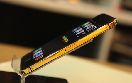 Lóa mắt với iPhone 5 đúc vàng nguyên khối giá 380 triệu tại Việt Nam 