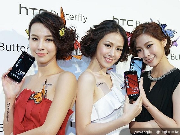 Chân dài gợi cảm bên smartphone HTC Butterfly 